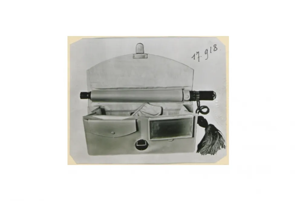 Modèle déposé le 13 novembre 1928 par la société Brandchaft Frères pour un Sac de dame avec parapluie et ombrelle