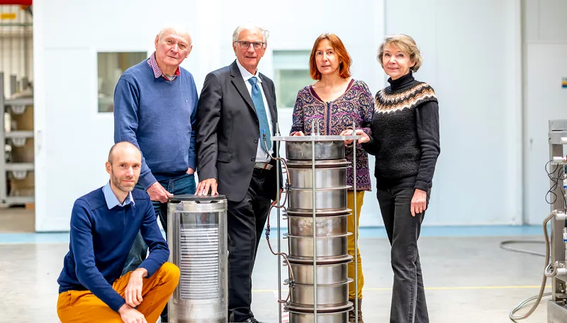 Albin Chaise, Daniel Fruchart, Michel Jehan, Nataliya Skryabina et Patricia de Rango du groupe de recherche du CNRS pour une méthode de stockage de l’hydrogène plus durable © OEB