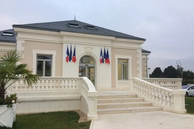 Mairie de Neuvic ©Association Pierres Naturelles Nouvelle-Aquitaine