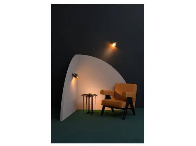 Collection MOD -  © Morgane Le Gall - Design : Stefan Diez - Direction artistique : Normal Studio - Stylisme : Aurélie des Robert - Fauteuil Capitol, en hommage à Pierre Jeanneret, Cassina, Silvera ; Table basse, design Louise Baron, AG L.O.B. ; Moquette collection Les Best, Balsan