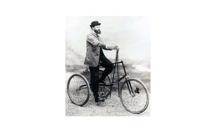 Brevet d'invention déposé le 28 mars 1892 par James VALÈRE pour « un système de propulsion des vélocipèdes au moyen des pieds et des deux mains, permettant une augmentation de vitesse; le tout combiné avec un dispositif de direction par les deux mains ».